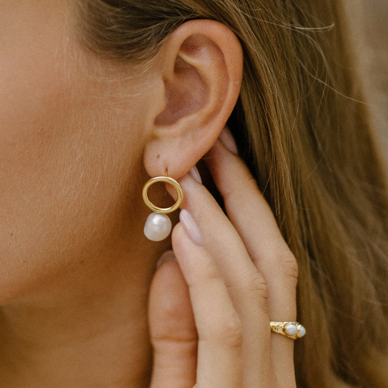 River Pearl Drop Earrings - GOLD