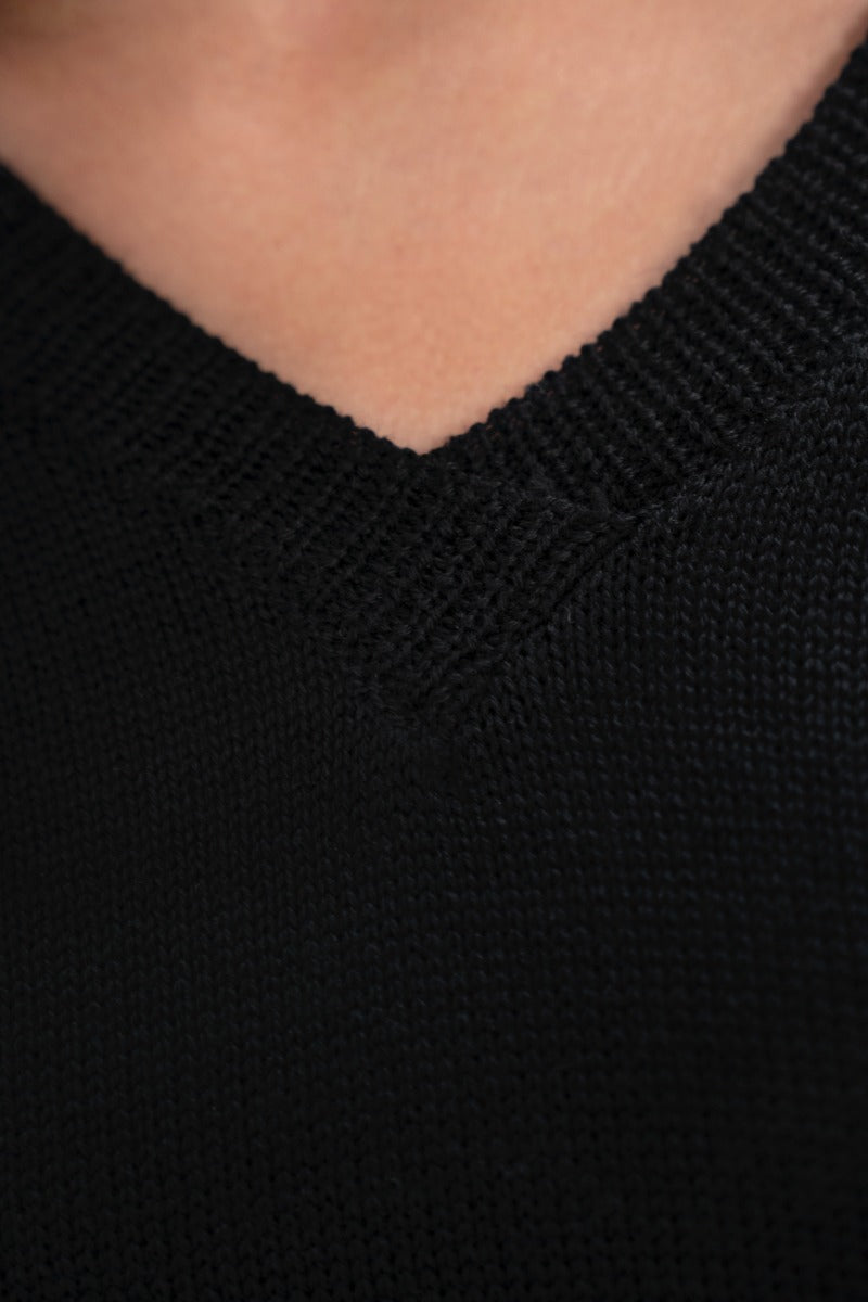 Nagano MMJ - V-Neck Sweater - Licorice